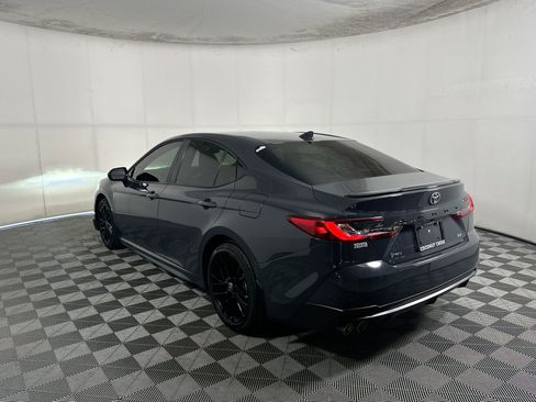 Used 2025 Toyota Camry SE FWD image 5