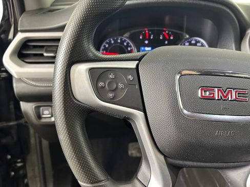 Used 2023 GMC Acadia SLE image 16