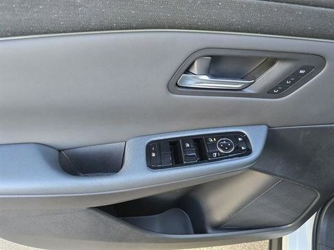 New 2026 Nissan Leaf Platinum+ image 21