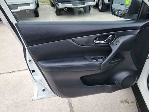 Used 2020 Nissan Rogue SV FWD image 8