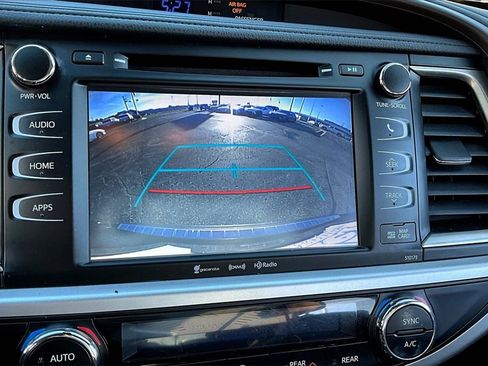 Used 2018 Toyota Highlander XLE image 21