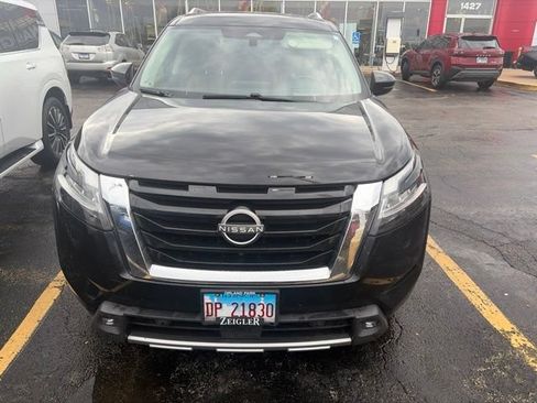 Used 2022 Nissan Pathfinder Platinum w/ Cargo Package AWD/4WD image 3