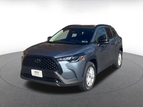 Used 2025 Toyota Corolla Cross LE image 7