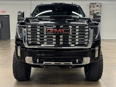 Used 2025 GMC Sierra 3500 Denali w/ Denali Reserve Package AWD/4WD image 2