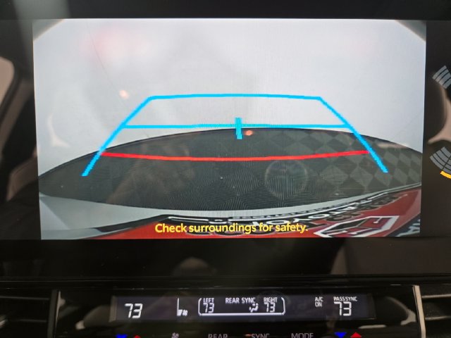 Used 2026 Toyota Sienna XLE FWD image 21