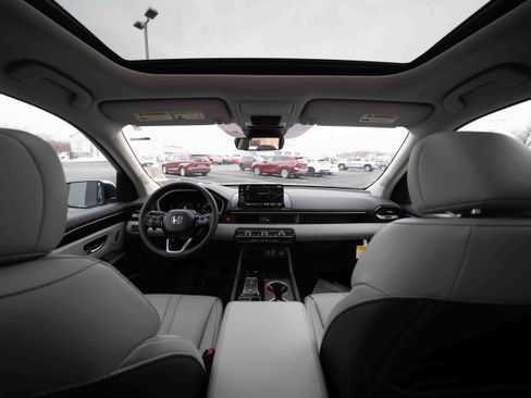 New 2025 Honda Pilot Touring image 19