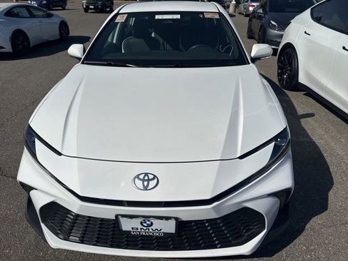 Used 2025 Toyota Camry SE image 2