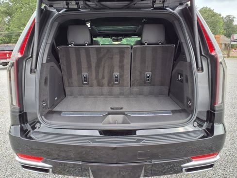 Used 2023 Cadillac Escalade Premium Luxury w/ Performance Package image 9