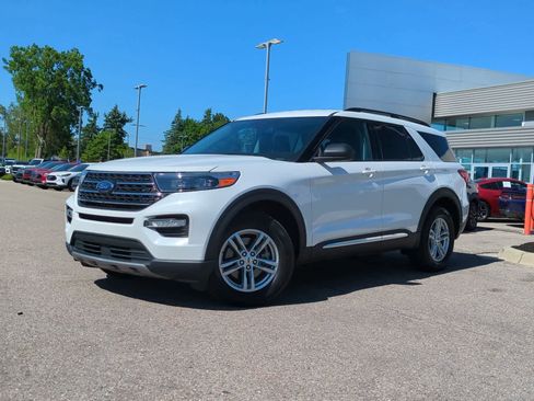 Used 2023 Ford Explorer XLT w/ Equipment Group 202A AWD/4WD image 1