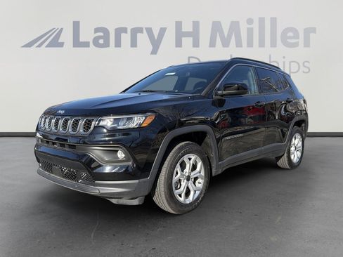 New 2025 Jeep Compass Latitude w/ Sun & Sound Group image 4