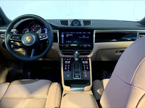 Used 2025 Porsche Macan image 14