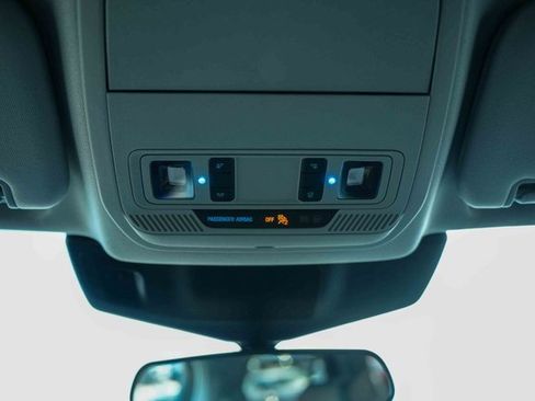 Used 2023 Ford Explorer XLT image 45