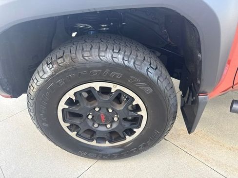Used 2025 Toyota Tacoma TRD Off-Road w/ TRD Off Road Upgrade Package AWD/4WD image 12