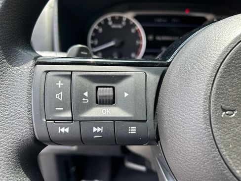 Used 2023 Nissan Rogue SV AWD/4WD image 17