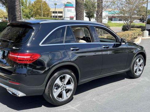 Used 2018 Mercedes-Benz GLC 300 4MATIC image 46