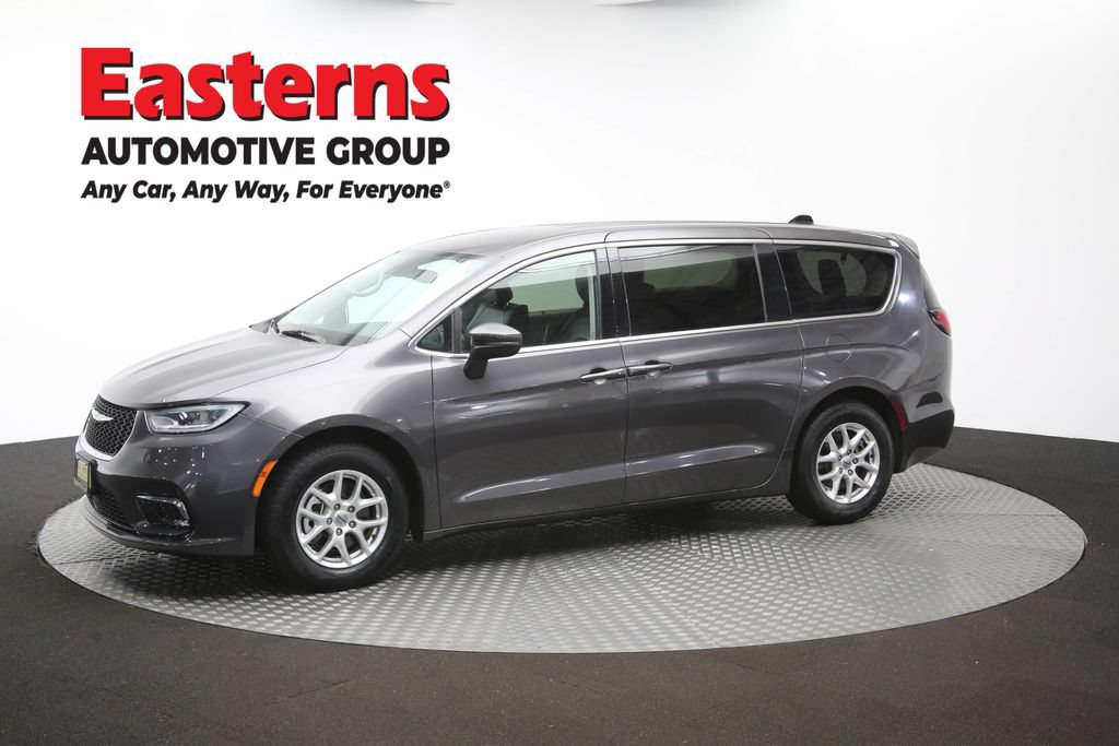 Used 2023 Chrysler Pacifica Touring-L FWD image 59