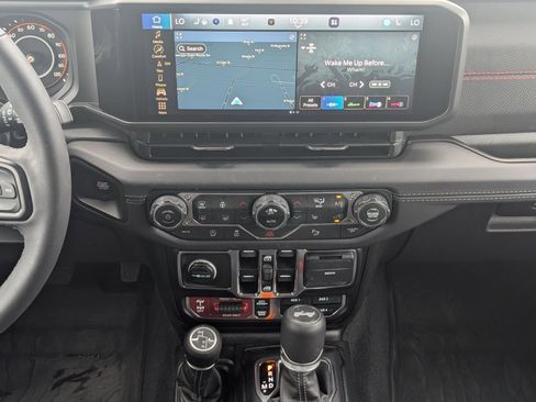 Used 2025 Jeep Wrangler Unlimited Rubicon w/ Safety Group image 7