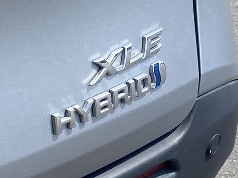 Certified 2024 Toyota Sienna XLE FWD image 5