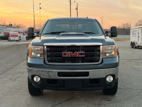 Used 2011 GMC Sierra 2500 SLE w/ SLE Preferred Package image 2