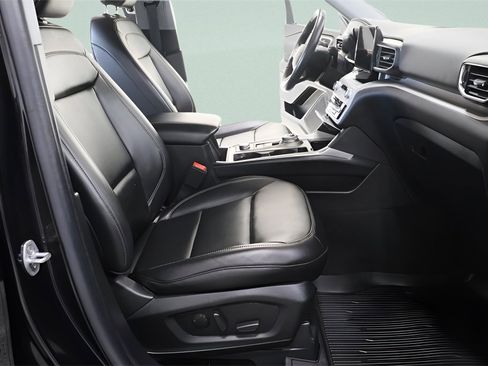 Used 2023 Ford Explorer XLT w/ Equipment Group 202A image 32