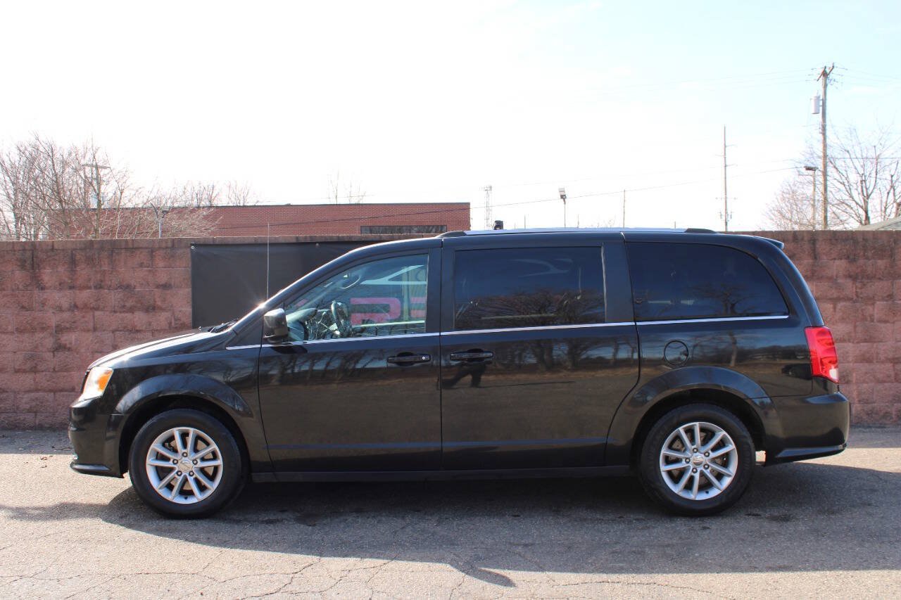 Used 2019 Dodge Grand Caravan SXT FWD image 2