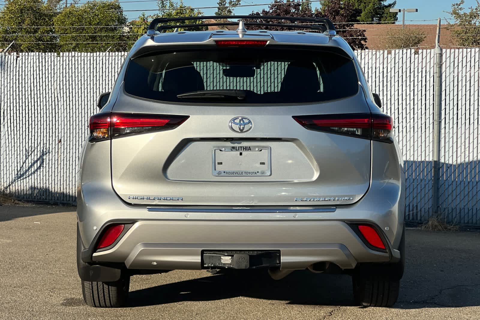 Used 2025 Toyota Highlander Platinum AWD/4WD image 4