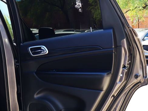 Used 2020 Jeep Grand Cherokee Laredo w/ 18" Wheel & 8.4" Radio Group AWD/4WD image 26