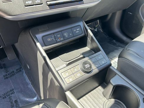 Used 2024 Hyundai Kona Limited FWD image 22