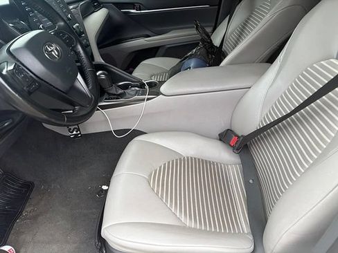 Used 2023 Toyota Camry SE FWD image 4
