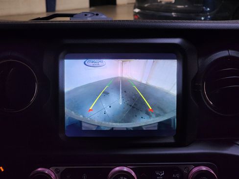 Used 2021 Jeep Wrangler Unlimited Sahara image 24