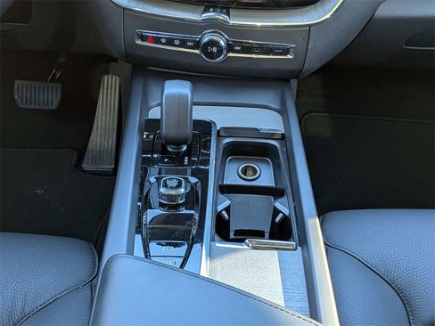 Certified 2025 Volvo XC60 B5 Plus image 20