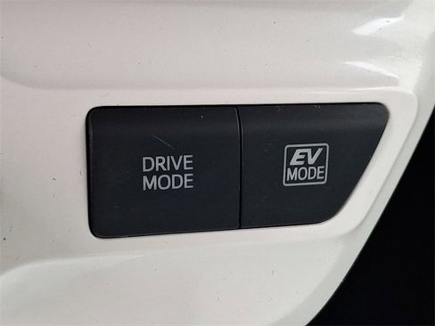 Used 2016 Toyota Prius Four image 22