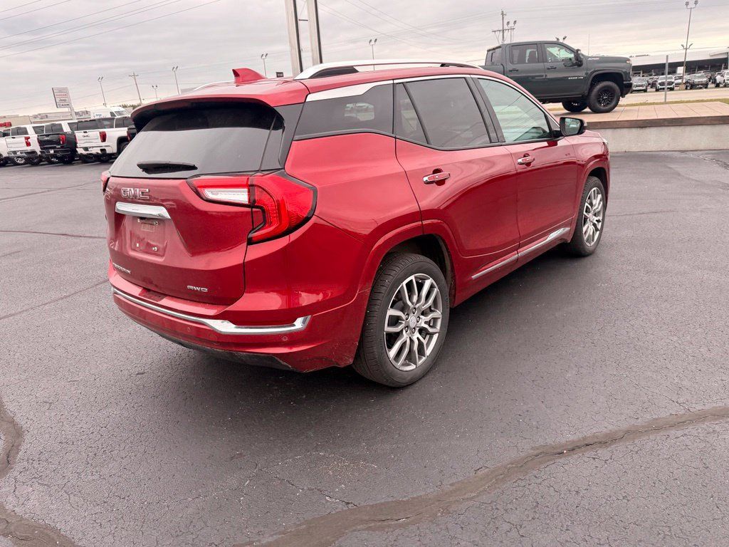 Used 2023 GMC Terrain Denali AWD/4WD image 3