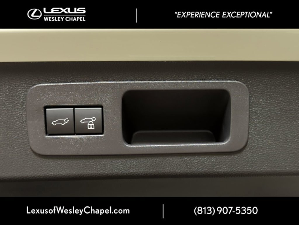 Used 2025 Lexus LX 700h Overtrail AWD/4WD image 9
