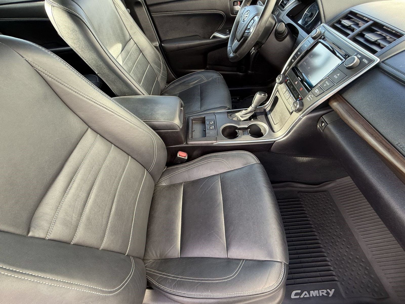 Used 2017 Toyota Camry XLE w/ Moonroof Package FWD image 27