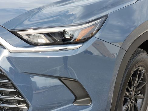 New 2026 Toyota Grand Highlander XLE image 10