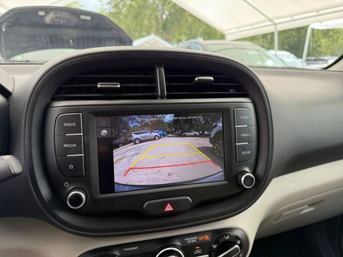 Used 2025 Kia Soul LX w/ LX Technology Package FWD image 17