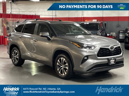 Used 2026 Toyota Highlander XLE image 1