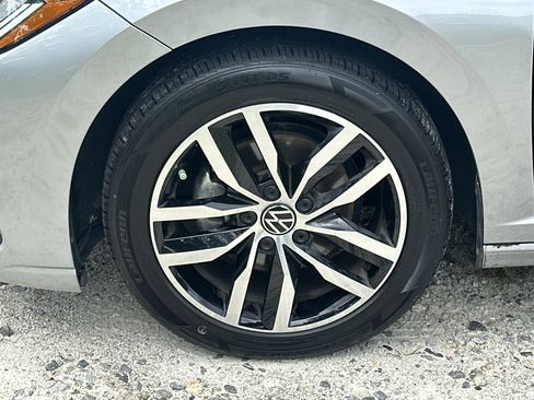 Used 2025 Volkswagen Jetta SE FWD image 11