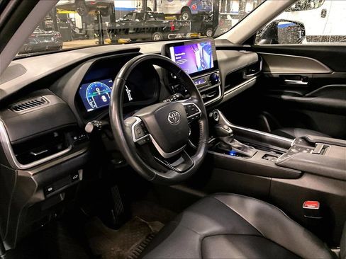 Used 2024 Toyota Grand Highlander AWD image 8