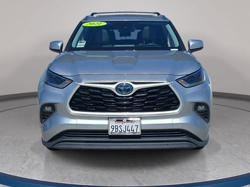 Used 2021 Toyota Highlander XLE FWD image 3
