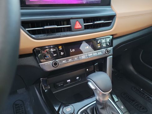 Certified 2024 Kia Seltos EX FWD image 19