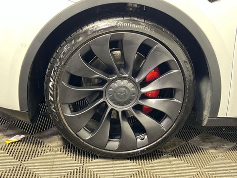 Used 2022 Tesla Model Y Performance AWD/4WD image 12
