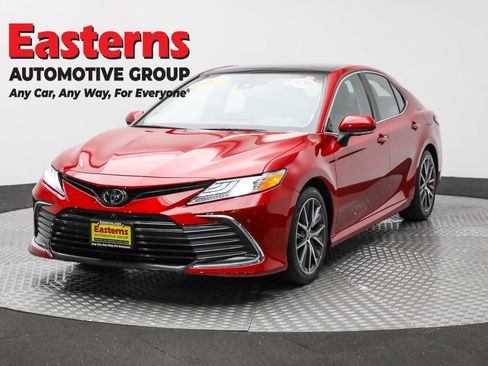 Used 2023 Toyota Camry XLE w/ Navigation Package FWD image 1