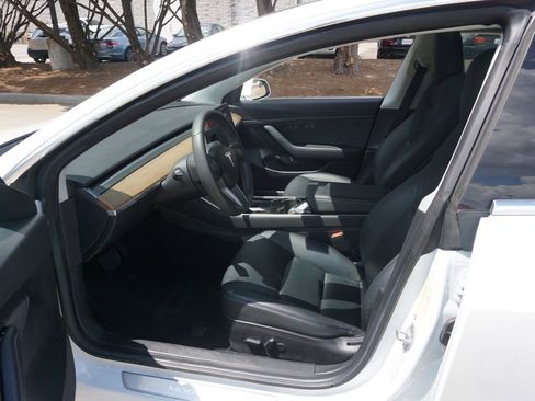 Used 2020 Tesla Model 3 Standard Range Plus RWD image 2