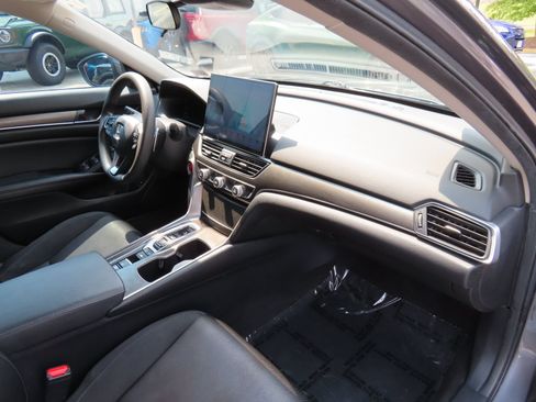 Used 2019 Honda Accord Hybrid image 16