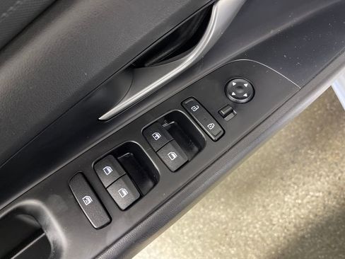 Used 2021 Hyundai Elantra SE FWD image 18