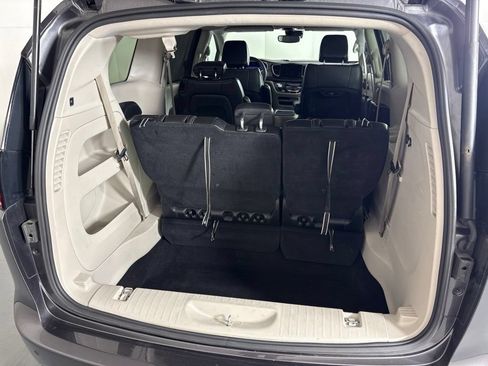 Used 2023 Chrysler Pacifica Touring-L FWD image 27