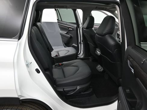 Used 2025 Toyota Highlander Platinum image 35