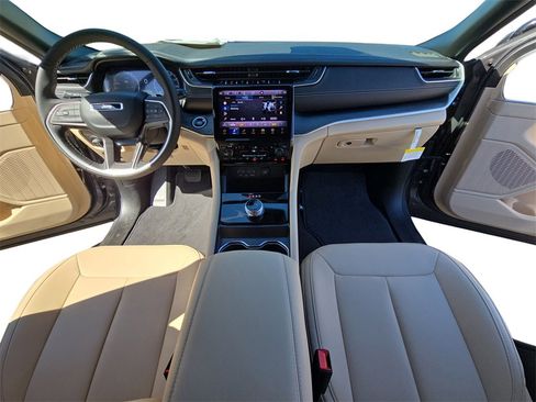 New 2025 Jeep Grand Cherokee L Limited image 9